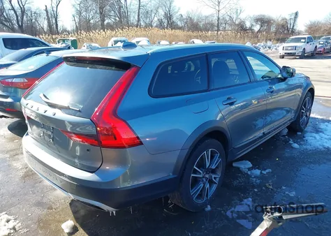2017 Volvo V90 Cross Country T6 z USA, uszkodzony, nr VIN YV4A22NLXH1001253